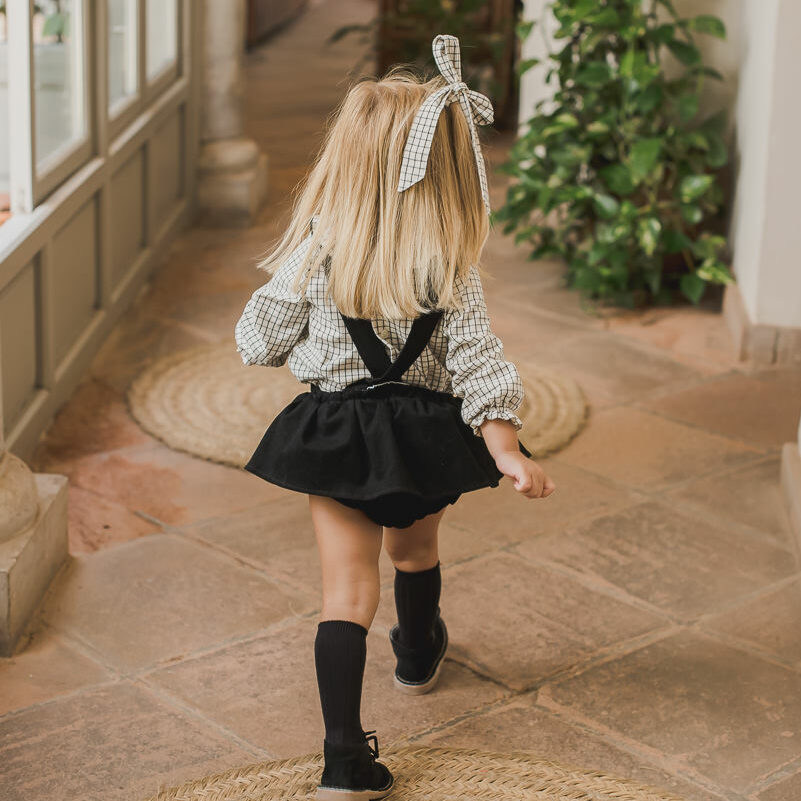 M14_shooting_Ilolilo_invierno22_camisa bebe olmo con ranita falda catalpa (3)