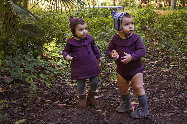bebes jugando moda infantil